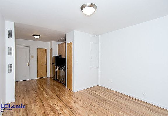 3rd image of 207 E 88th St #3RW