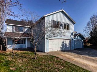 82 NW Earl Ln, College Place, WA 99324