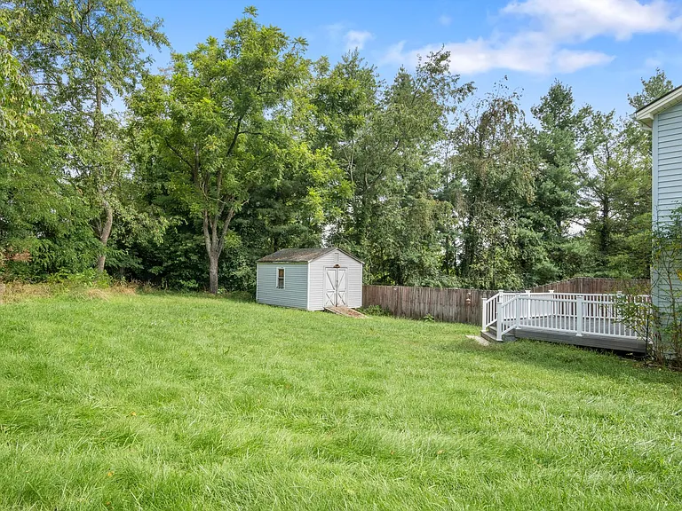 385 Warren St — Photo 20