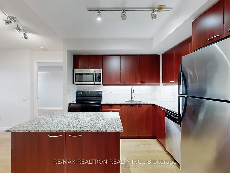 1050 The Queensway #217 — Photo 20