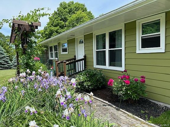 3rd image of 329 Mountain Road