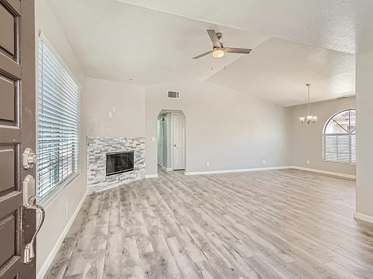 1411 Santa Margarita St #H — Photo 4