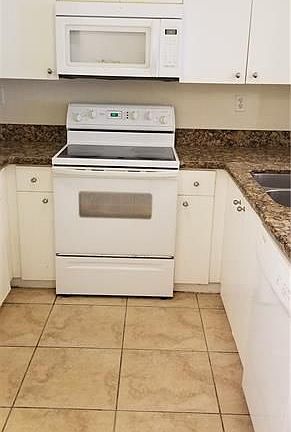 4th image of 2941 Riverside Dr APT 303