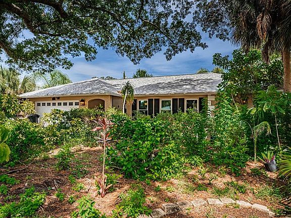 2nd image of 5230 VENETIAN BOULEVARD NE