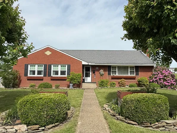 136 S Quarry St, Mount Pleasant, PA 15666