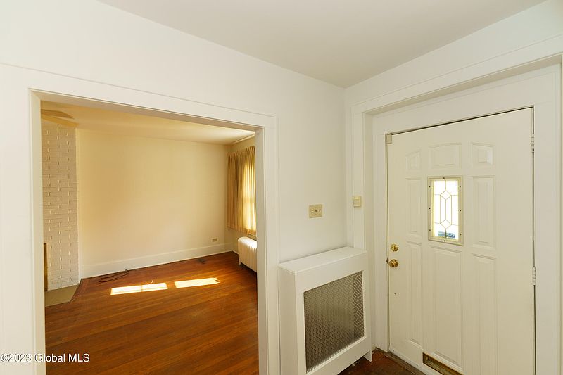 5th image of 58 Edgecomb Street