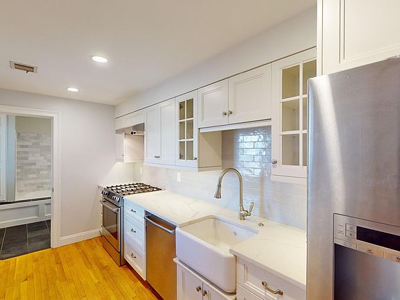 4th image of 214 W 7th St #2