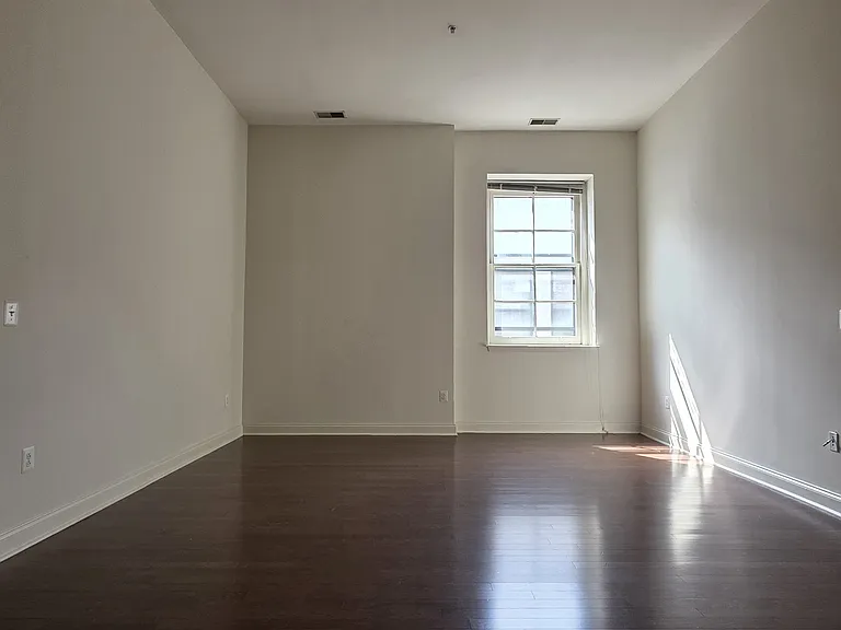 811-0 Filbert St #810 — Photo 10