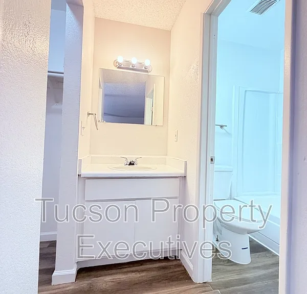 3810 E Monte Vista Dr #202 — Photo 5