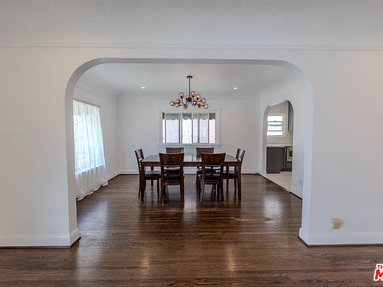 1067 S Sycamore Ave — Photo 9