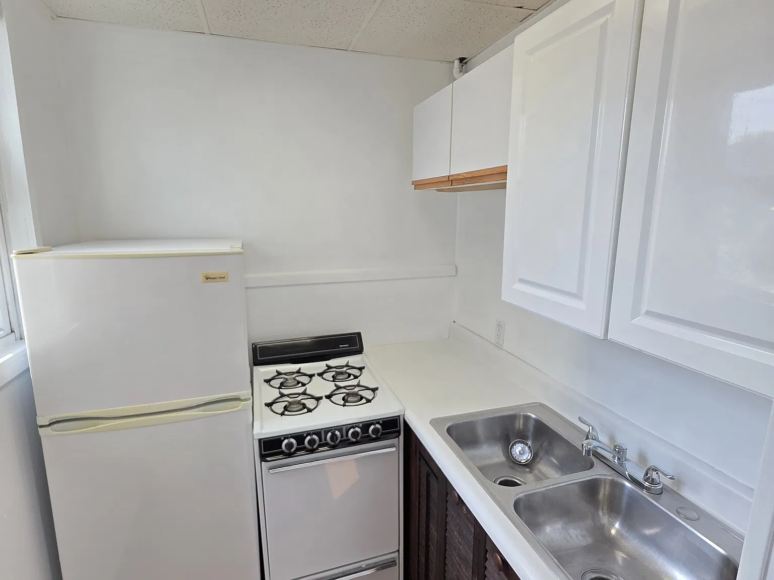  335 Broad St 1stflr Studio Electricincluded Laundry Prkg Cozy! — Photo 1