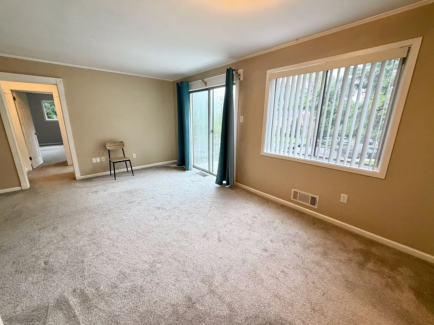 Stunning 1-bed/1-bath condo in Bethesda Parkside community — Photo 4