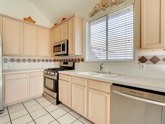 5th image of 1510 Hill Creek Dr