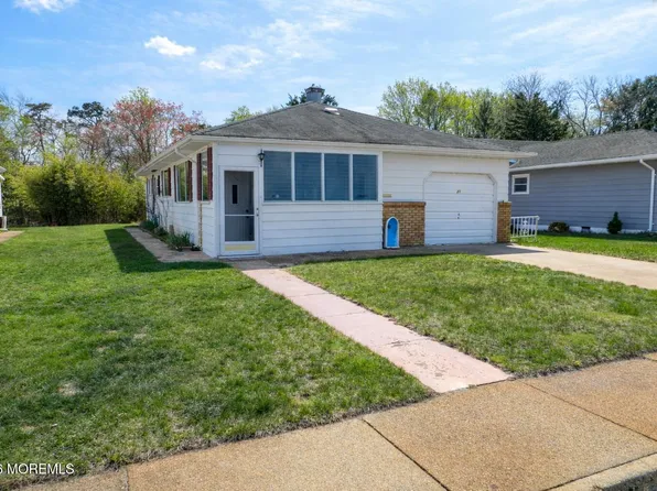 23 Barbados Drive S, Toms River, NJ 08757