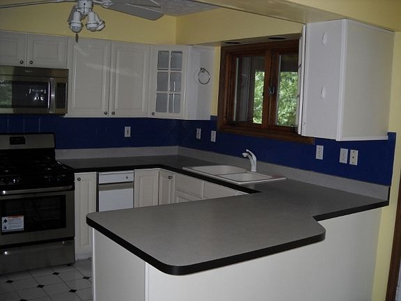 3rd image of 816 Suncrest Pl