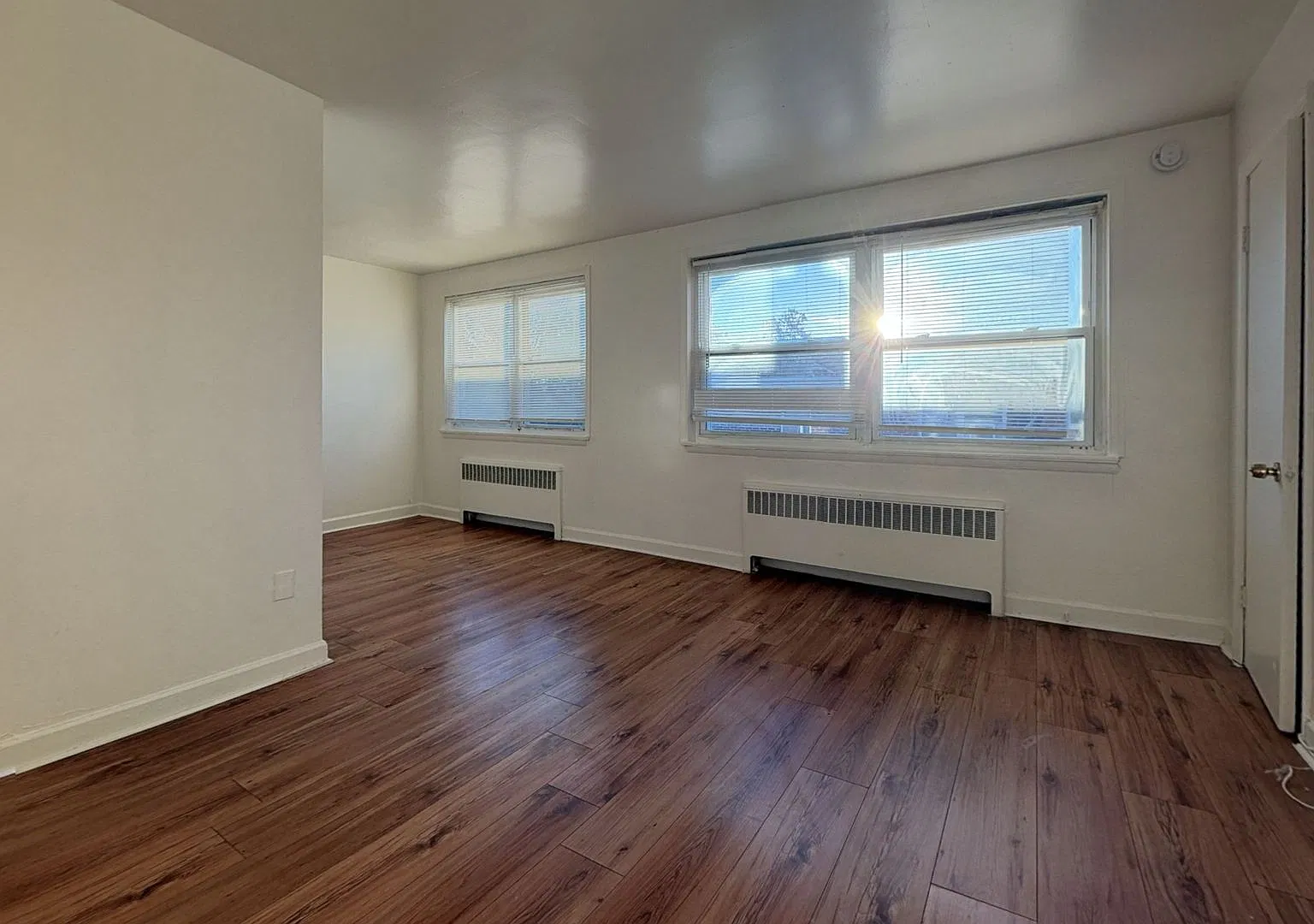 1902 Solly Apts — Photo 3