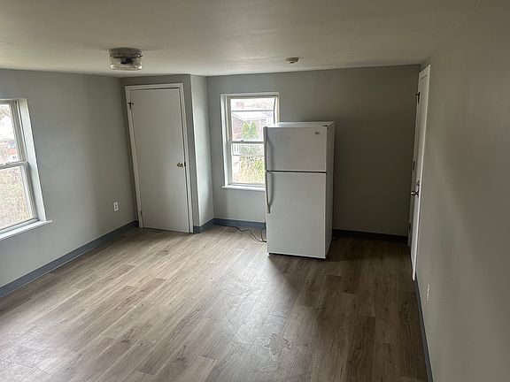 2nd image of 202 N Lincoln Ave APT 3