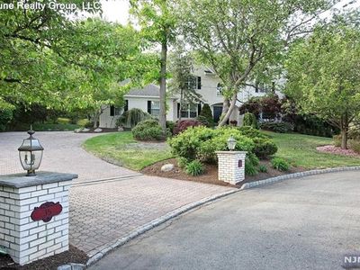 35 Pine Rd, Allendale, NJ, 07401