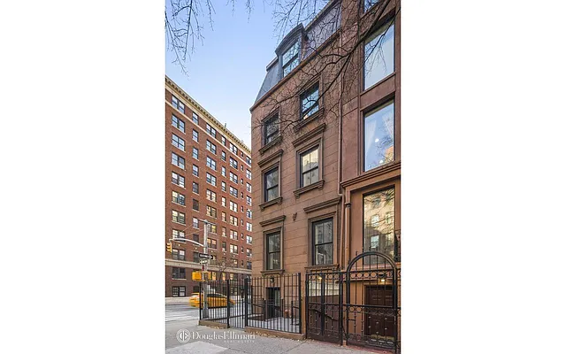 Rented by Douglas Elliman | media 35