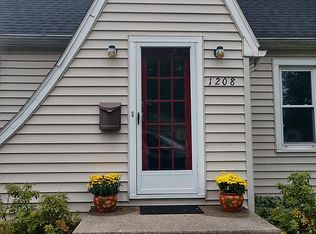 1208 Jenne St, Grand Ledge, MI 48837