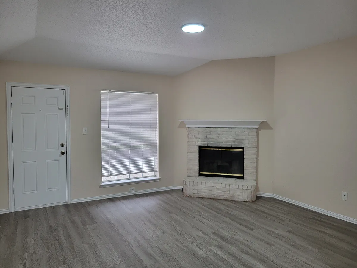 Building Photo - 6808 W Lynn Creek Dr