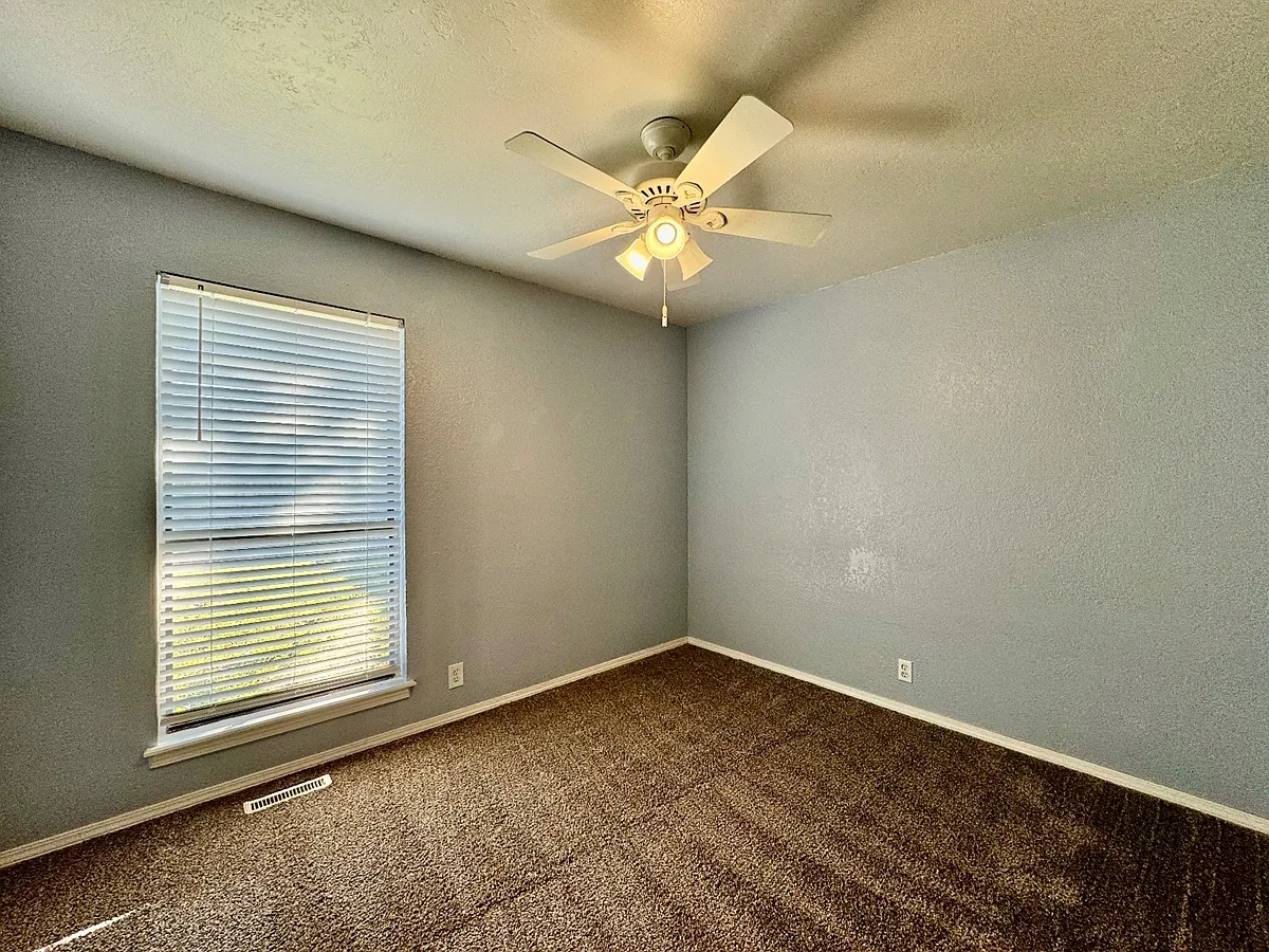 Building Photo - 2200 W Rockypoint Dr