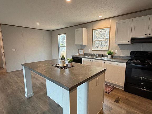 5th image of 110 Persimmon Ct