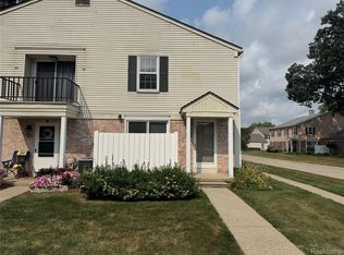 24404 Meadow Bridge Dr, Clinton Township, MI 48035