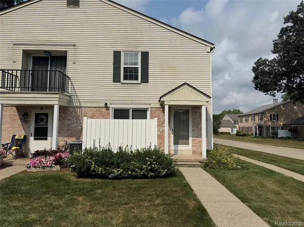 24404 Meadow Bridge Dr, Clinton Township, MI 48035