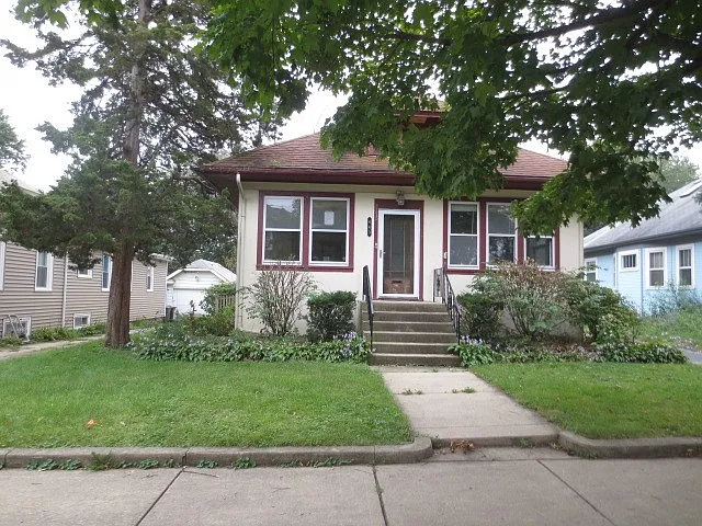 443 Washburn St photo 1