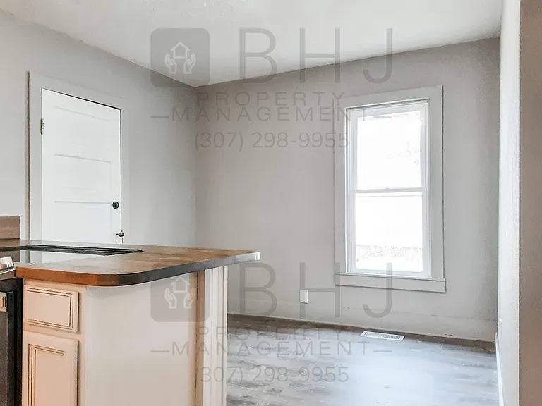 141 W 7th St — Photo 17