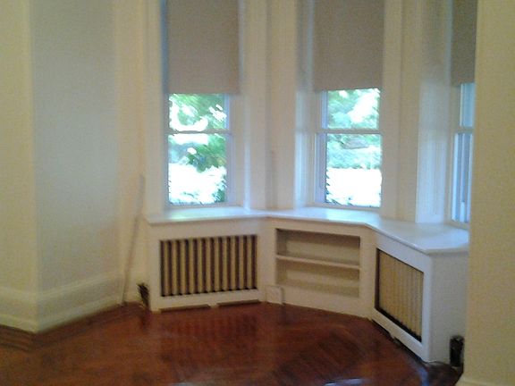 5th image of 220 W Winona St APT 1F