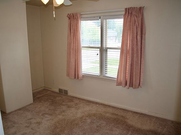 3rd image of 853 Saturn Ave
