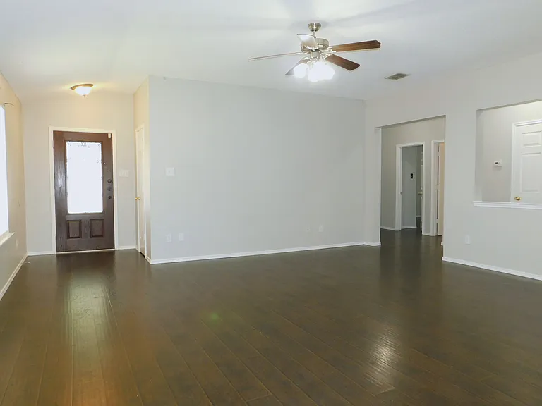 1648 Crown Point Dr — Photo 5