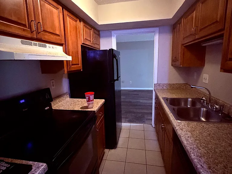 2611 Stratford Ln — Photo 1
