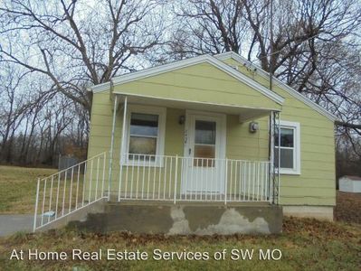 2435 N Benton Ave, Springfield, MO, 65803
