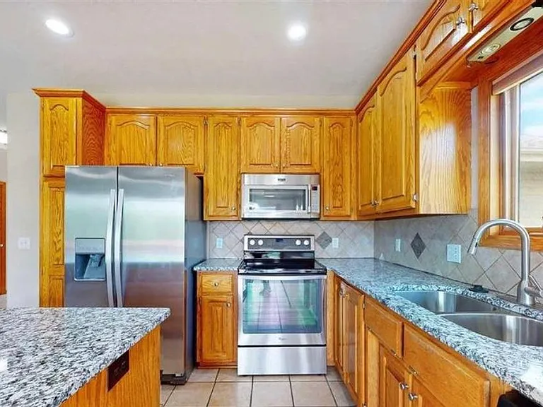 15612 Timberlane Dr — Photo 4