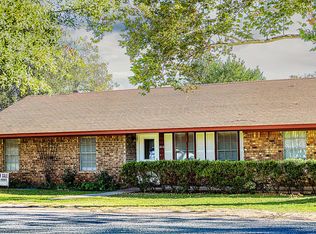 806 NE 9th St, Smithville, TX 78957