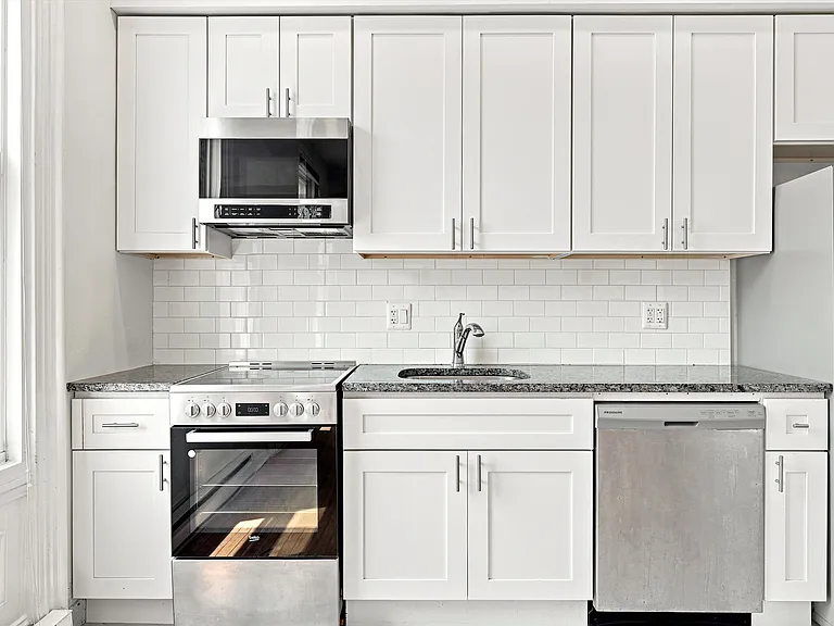 2107 Green St #2FF — Photo 12