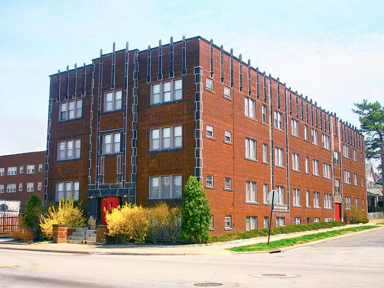 Lee-Yorkshire Apartments — Photo 8