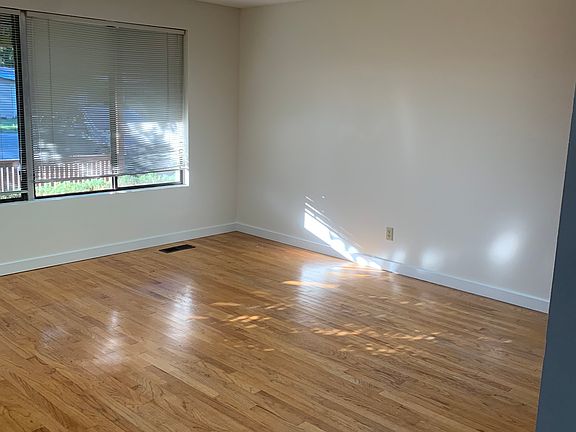 4th image of 1220 168th Ave NE