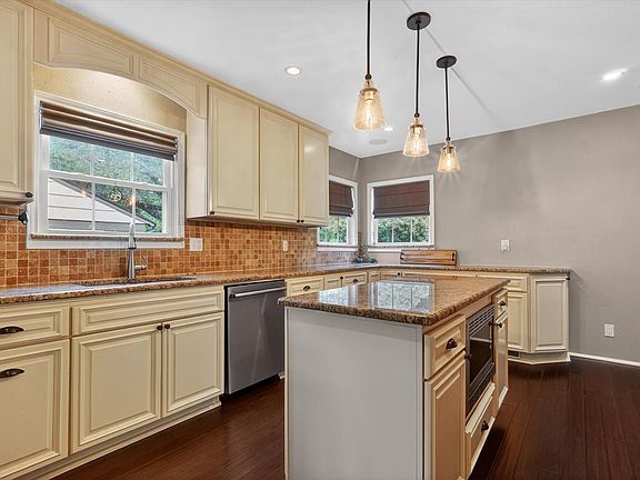 5th image of 3618 S Hills Ave