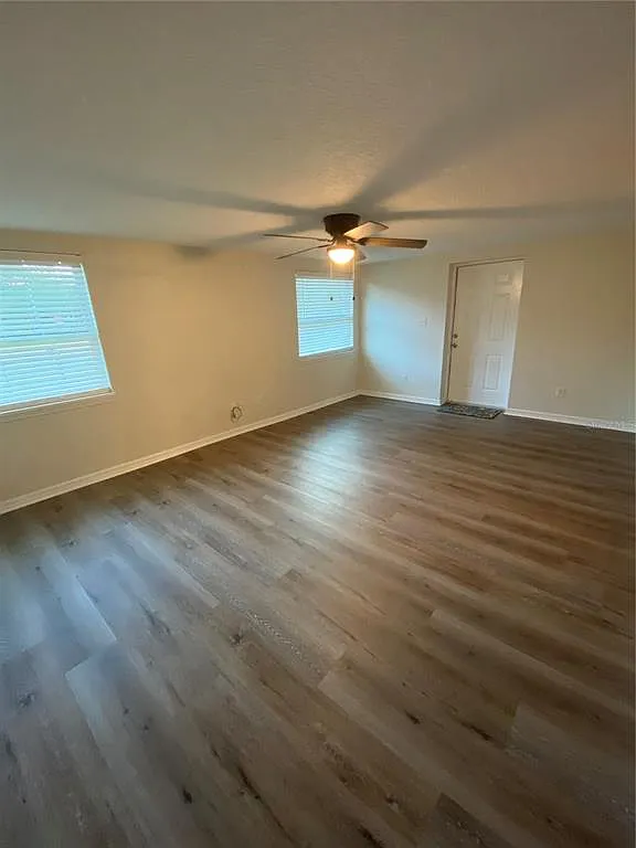 3 bed, 2.0 bath, 1480 sqft, $1,900 — Photo 2