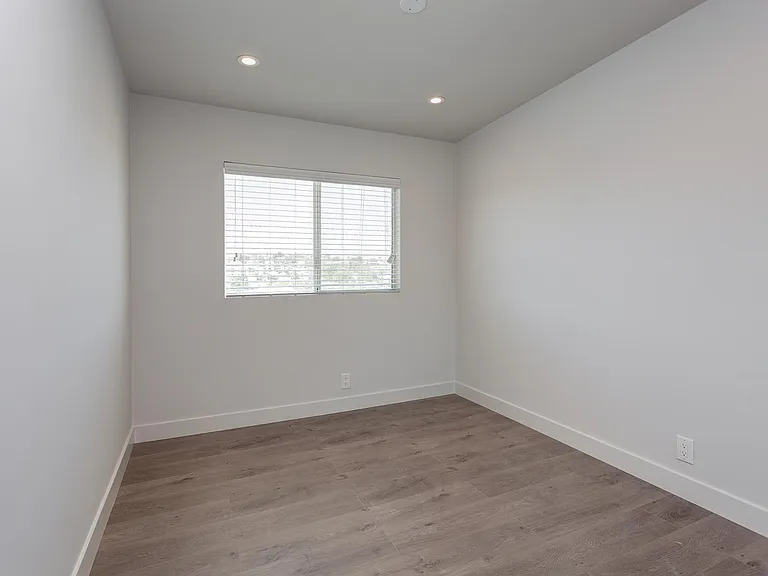 1541 Rockwood St #9 — Photo 5