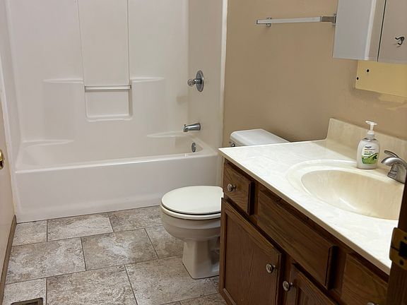 4th image of 914 1st Ave N #3