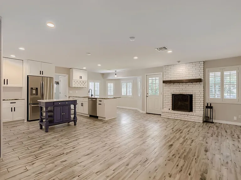715 Fabulous Dr — Photo 5