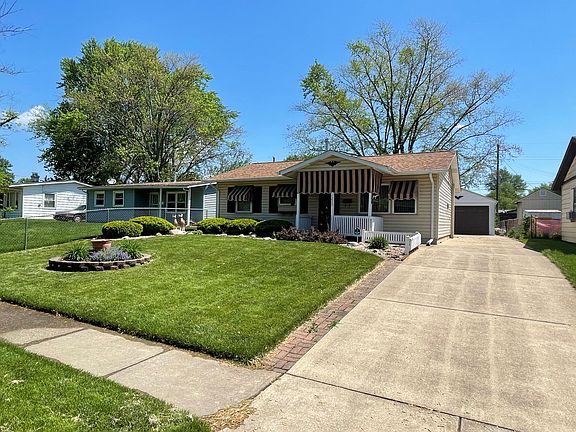 2nd image of 1220 Davis Dr