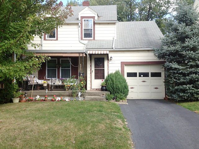 1st image of 483 Rembrandt St