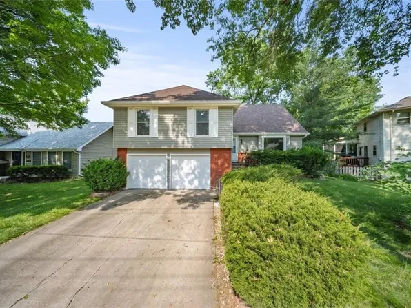 10052 Rosehill Rd, Lenexa, KS 66215