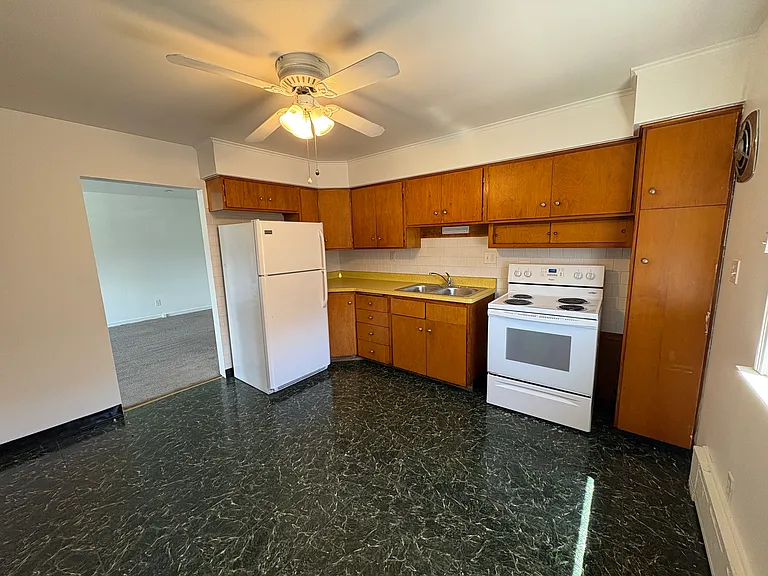 48 Joseph Dr — Photo 2